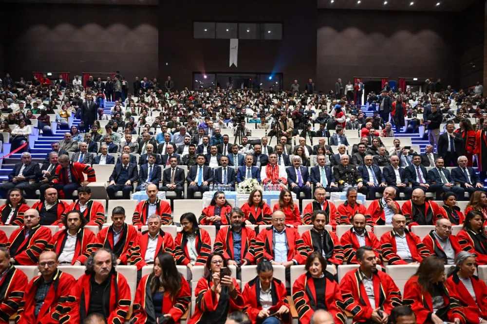 GEBZE TEKNİK ÜNİVERSİTESİ AKADEMİK YIL AÇILIŞ TÖRENİ YAPILDI