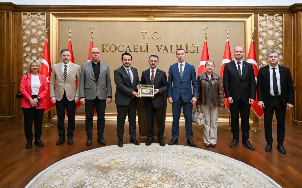 CHP İZMİT İLÇE BAŞKANI GÖKHAN ERCAN VE YENİ YÖNETİMİNDEN VALİ AKTAŞ’A ZİYARET