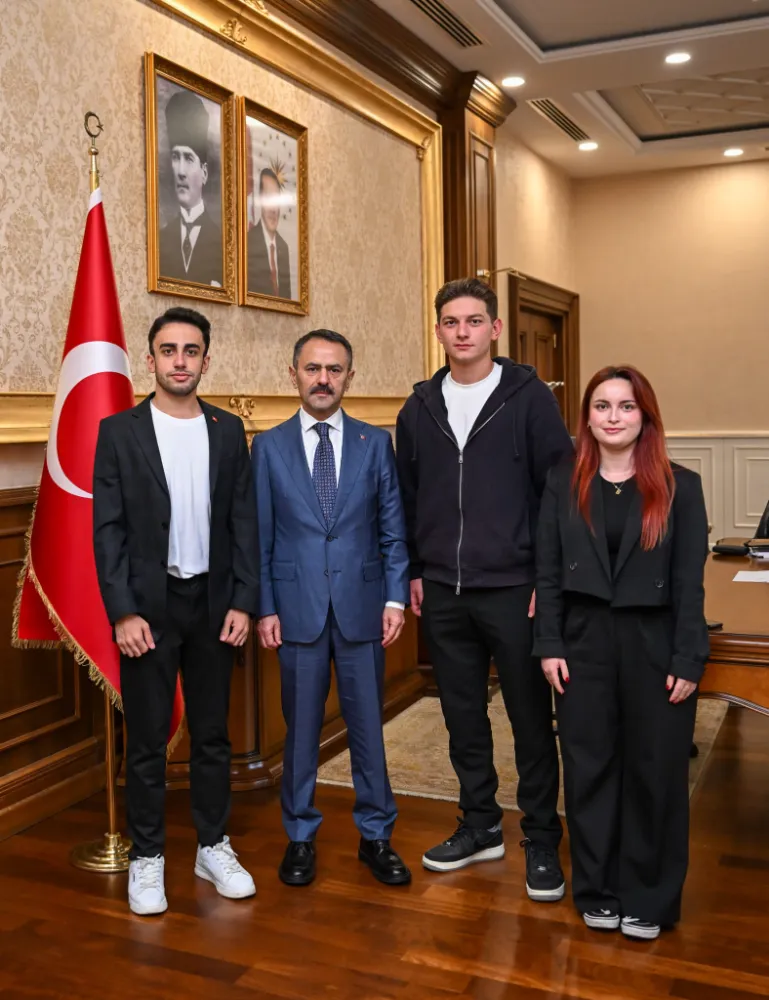 Kocaeli Üniversitesi Hukuk Fakültesi Öğrencilerinden Vali İlhami Aktaş’a Ziyaret