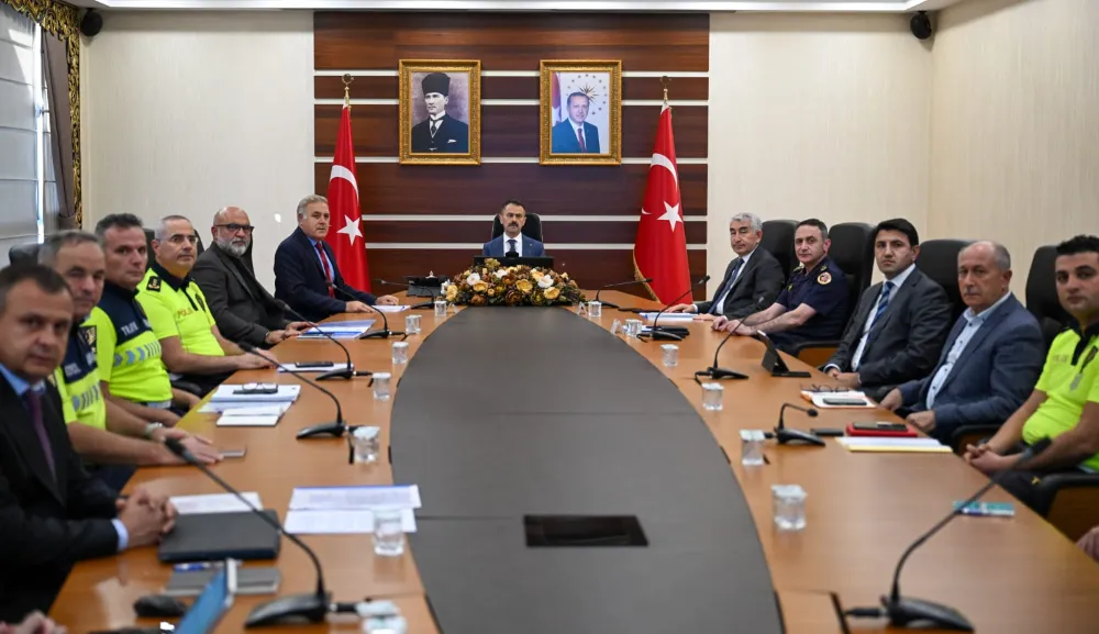 Karayollarındaki Hız Sınırlama Uygulamalarında Yeknesaklık Konulu Toplantı, Vali Aktaş Başkanlığında Yapıldı
