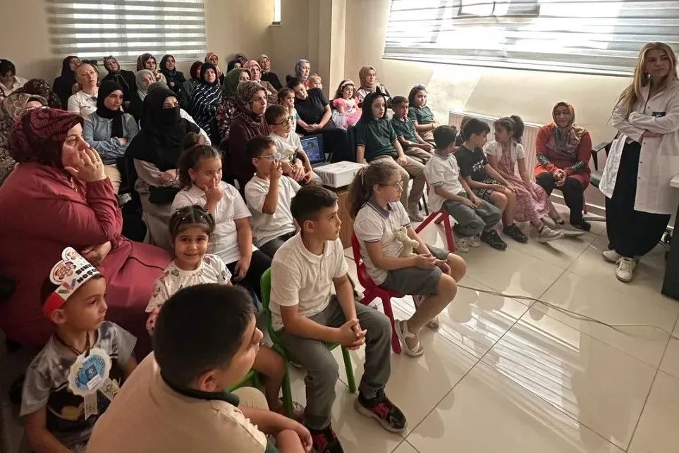 DÜNYA İLK YARDIM GÜNÜ KOCAELİ’DE KUTLANDI; MİNİK YÜREKLERE İLK YARDIM BİLİNCİ AŞILANDI!